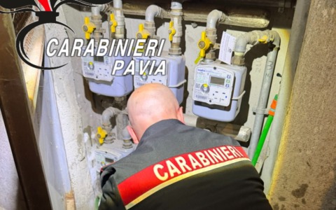 Controlli a Pavia: scoperta droga nascosta nei contatori del gas nel centro storico