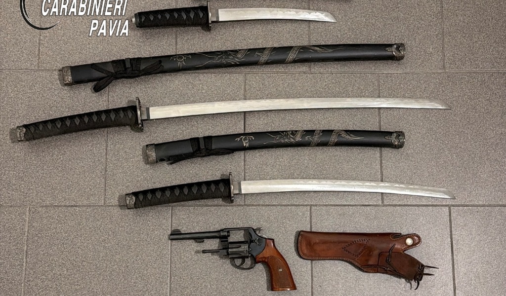 Falso allarme per minacce di morte con pistola, ma spuntano armi e munizioni illegali