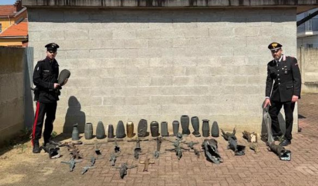 Ritrovato il “tesoro” rubato al cimitero di Sartirana Lomellina: abbandonati in un campo vasi, statue e croci