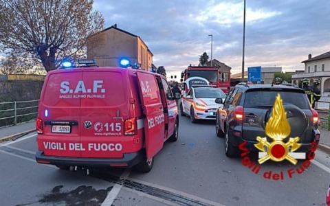 Auto vola dal ponte e finisce nel torrente Coppa: salvo il conducente