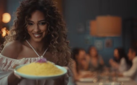 Samira Lui nuovo volto di Riso Flora: freschezza e ironia nel nuovo spot in tv