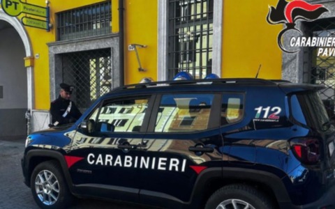 La dipendente delle Poste intuisce il raggiro e salva un 84enne da una truffa