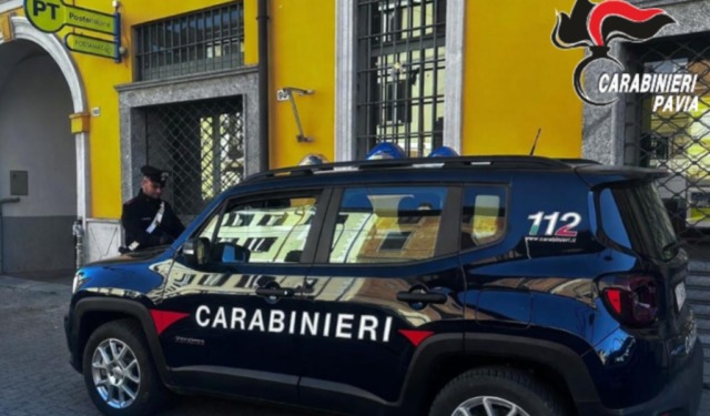 La dipendente delle Poste intuisce il raggiro e salva un 84enne da una truffa