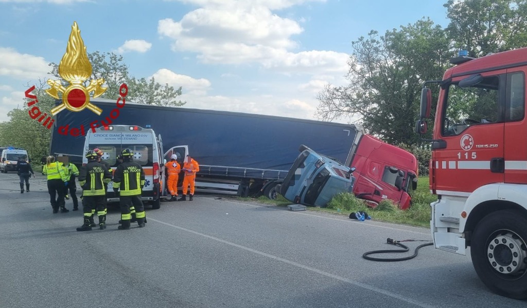 Pauroso schianto sulla Statale 412 a Torrevecchia Pia: coinvolti un tir e due auto