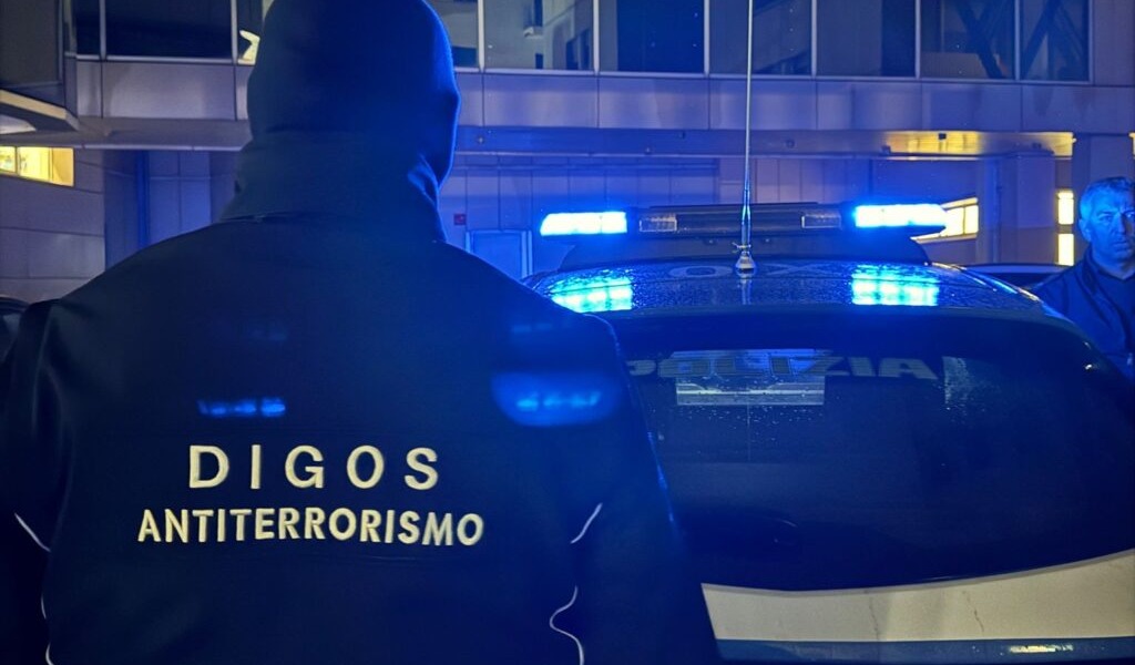 Discriminazione razziale e religiosa aggravata dall’apologia della Shoah: arrestato 19enne a Pavia