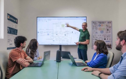 Medicina di precisione: l’Intelligenza Artificiale diventa il “navigatore” per curare i pazienti cronici