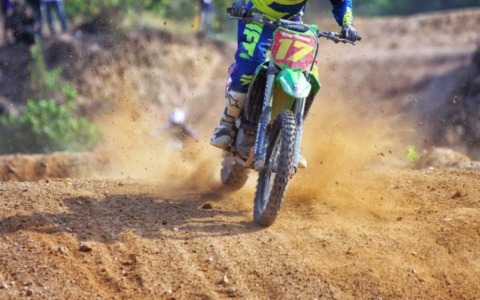 Tragedia sul circuito di motocross: muore motociclista 29enne dopo una caduta