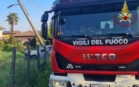 Incidente a Broni, auto si schianta contro un palo: donna gravissima