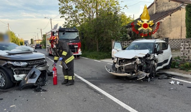 Scontro frontale sulla Provinciale 494: due feriti a Valle Lomellina, uno elitrasportato