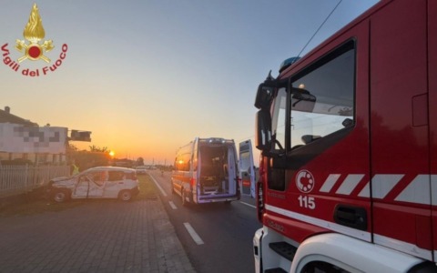 Scontro tra tre auto a Sannazzaro: tre feriti trasportati al San Matteo