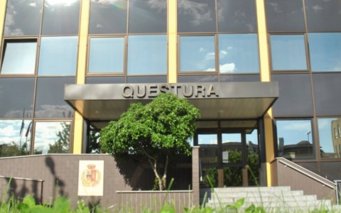 In Questura per un permesso di soggiorno, si scopre che è un pericoloso latitante russo