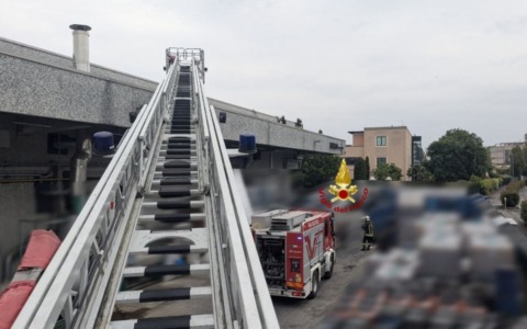Principio d’incendio in una fabbrica alimentare di Landriano: intervengono i Vigili del Fuoco