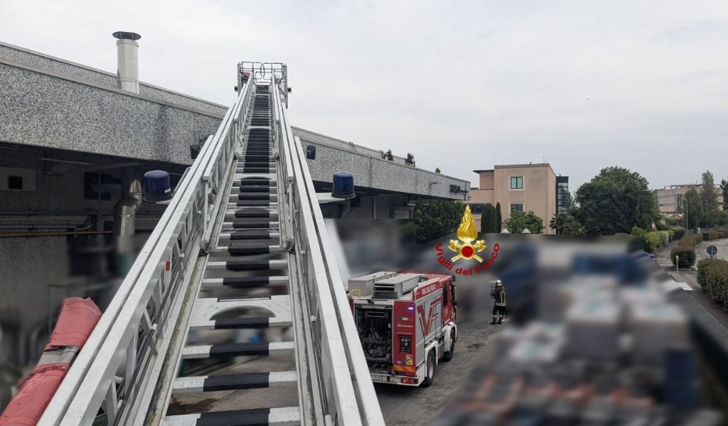 Principio d’incendio in una fabbrica alimentare di Landriano: intervengono i Vigili del Fuoco
