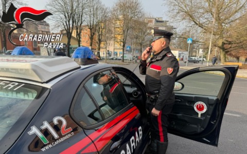 Rubano un iPhone da 1.000 euro e lo rivendono (a un negoziante compiacente) per soli 15