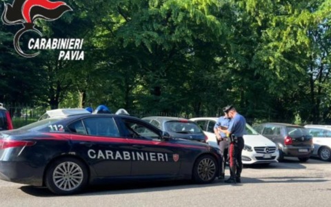 Follia a Vigevano: 20enne accoltellato alle spalle dopo una rissa nei pressi di Parco Parri