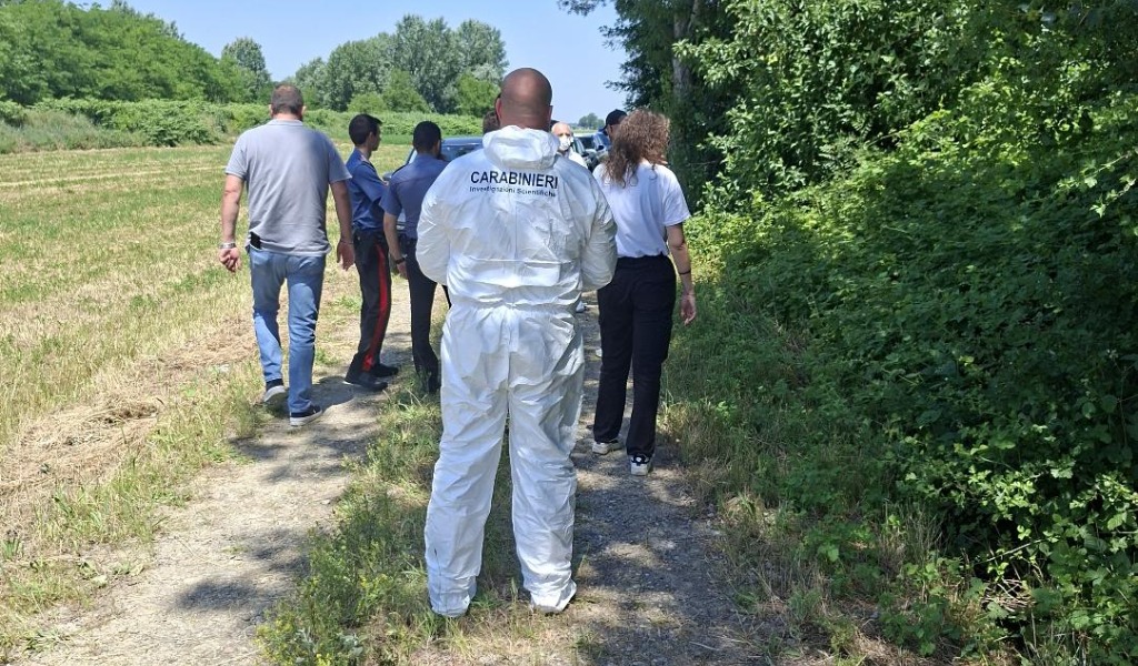 Sacco sospetto nelle campagne di Casei Gerola: si pensa a un omicidio, ma all’interno c’è un cane