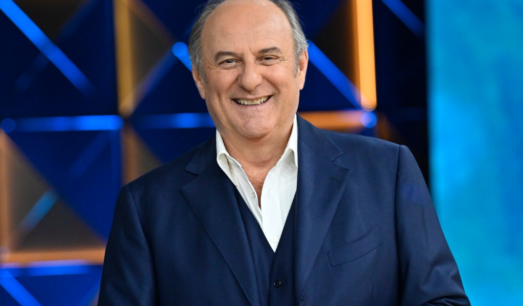 “Una televisione vicina alle persone”, a Gerry Scotti il Premio Internazionale Gerolamo Cardano 2026