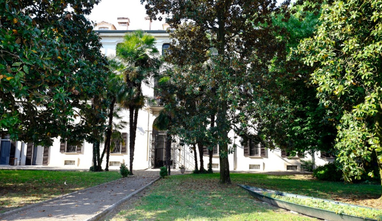 Il “Giardino della Ricerca”: Pavia onora Andrea Rocchelli a dodici anni dall’agguato in Donbass