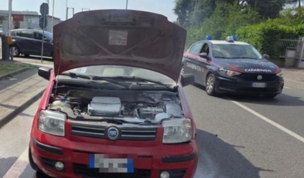Auto in fiamme a Mortara: decisivo l’intervento dei Carabinieri