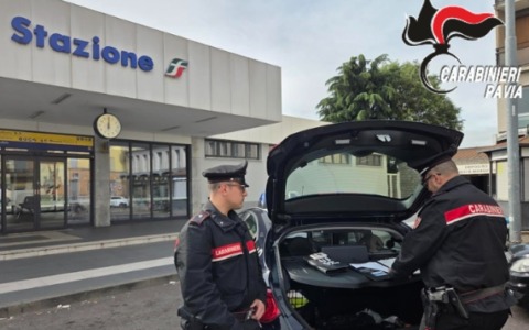 Controlli con il metal detector in stazione a Vigevano: denunciato un trentenne