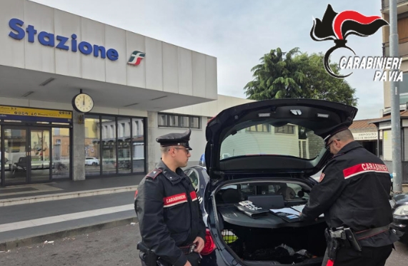 Controlli con il metal detector in stazione a Vigevano: denunciato un trentenne
