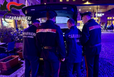 Carabinieri stringono i controlli nel centro di Pavia: sanzioni ai locali e patenti ritirate