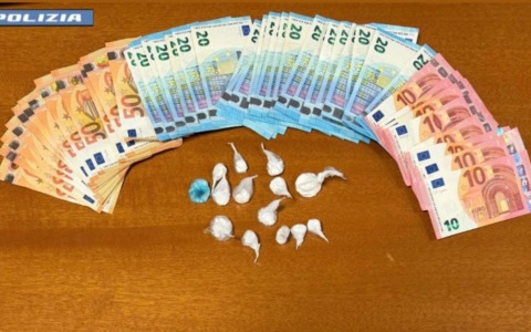 Inseguimento nel Pavese: pusher 20enne preso dopo una folle fuga in auto e a piedi