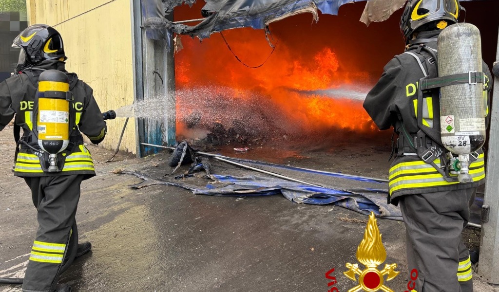 Incendio in un’azienda di smaltimento rifiuti a San Nazzaro de’ Burgondi