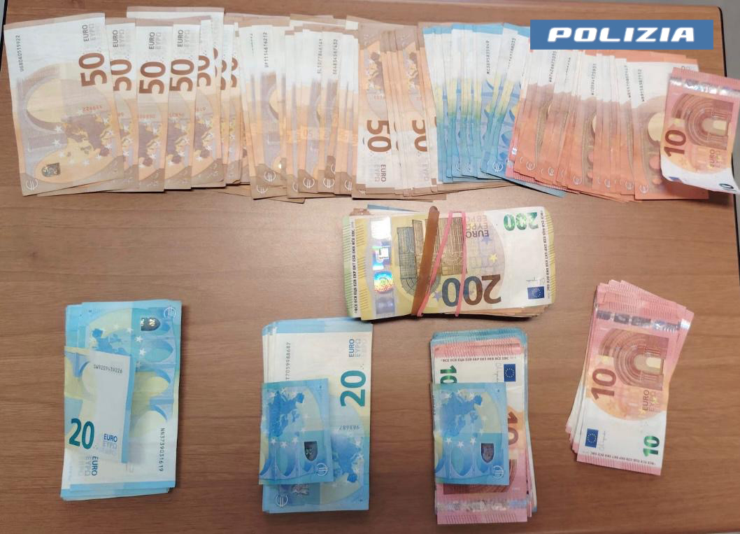 Arrestato 40enne in flagranza: in casa 800 grammi di hashish e oltre 13mila euro in contanti