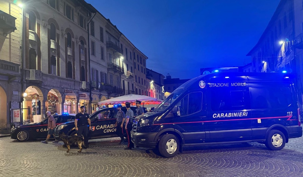 Controlli straordinari nel centro storico di Pavia: quattro giovani segnalati e sanzioni per un bar di Belgioioso