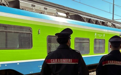 In poche ore salvato due volte dai Carabinieri mentre tenta di togliersi la vita