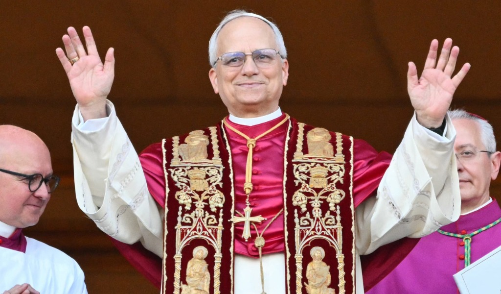 Pavia si prepara all’arrivo di Papa Leone XIV: pass esauriti, piazze blindate e maxischermi