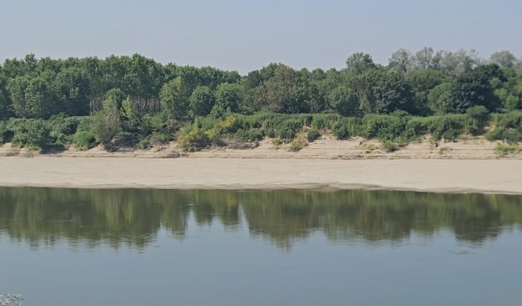Siccità, il fiume Po sceso a -3,4 metri al Ponte della Becca: è allarme per agricoltura e allevamenti