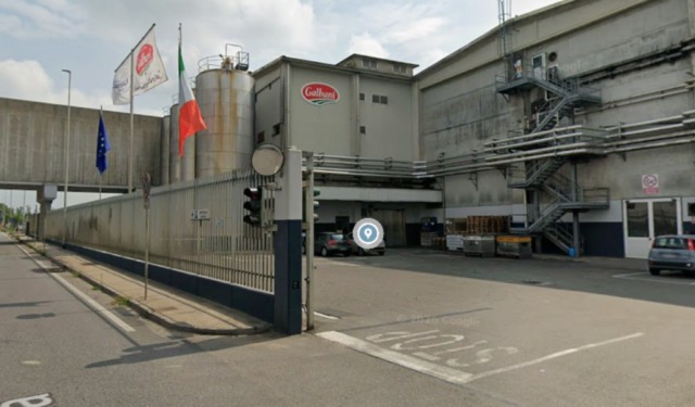 Infortunio alla Galbani di Corteolona: operaio di 28 anni travolto da un oggetto metallico