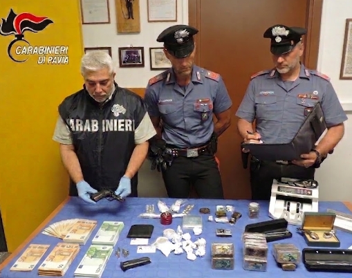 Operazione antidroga: smantellata rete di spaccio con sequestri di stupefacenti, armi e denaro