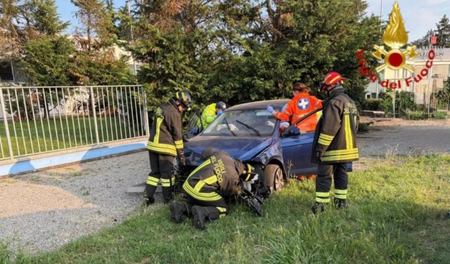 Incidente sulla SP 235 a Villanterio: due feriti nello scontro tra auto