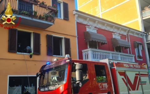 Incendio in appartamento a Stradella: cucina in fiamme, un uomo in ospedale per accertamenti