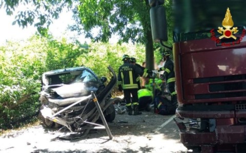 Scontro frontale a Voghera: 51enne in gravi condizioni dopo il violento impatto contro un camion