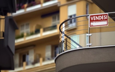 Mattone a due velocità nel Pavese: le compravendite crescono del 3,5%, ma Pavia rallenta e l’Oltrepò corre