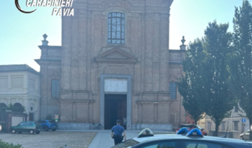Tensione in chiesa a Robbio: aggredisce i Carabinieri chiamati dal parroco, arrestato un 28enne
