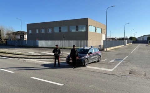Furto in casa di un’anziana: tre donne arrestate dopo la segnalazione dei cittadini