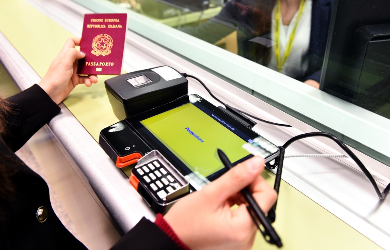 Passaporti a Pavia: mille richieste negli uffici postali in sei mesi