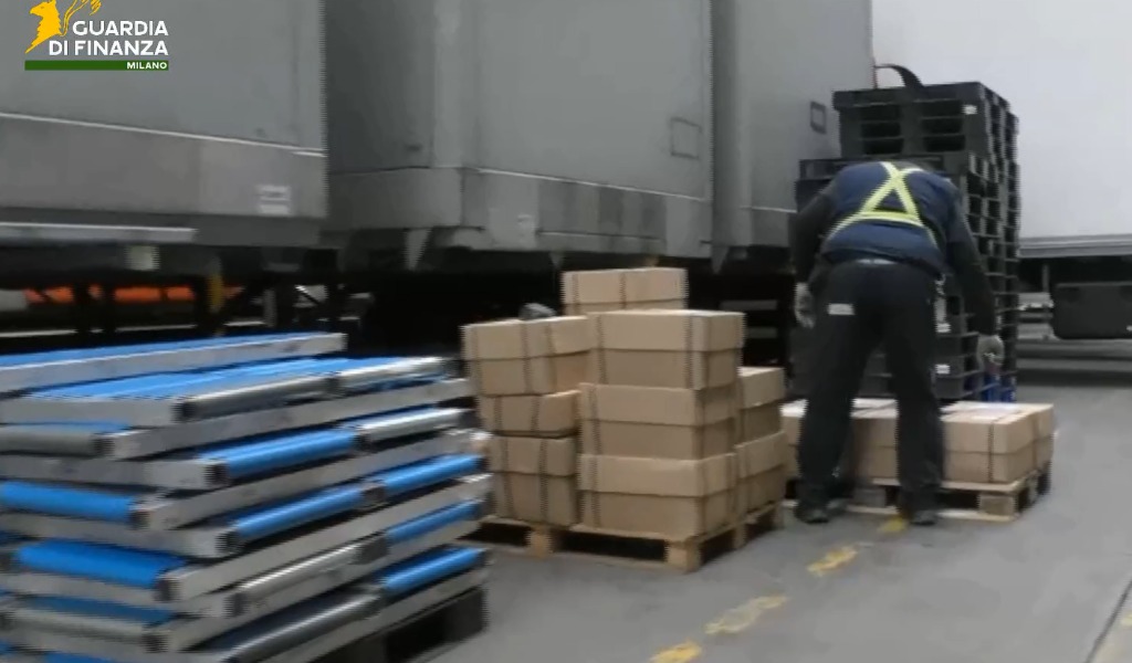 Contratti fittizi per evadere fisco e contributi: frode milionaria nella logistica, perquisizioni anche a Pavia