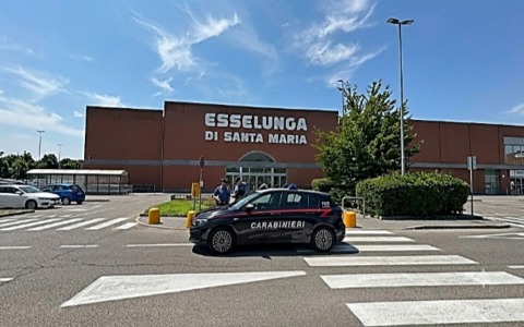 Furto nel supermercato di Vigevano: denunciati due residenti
