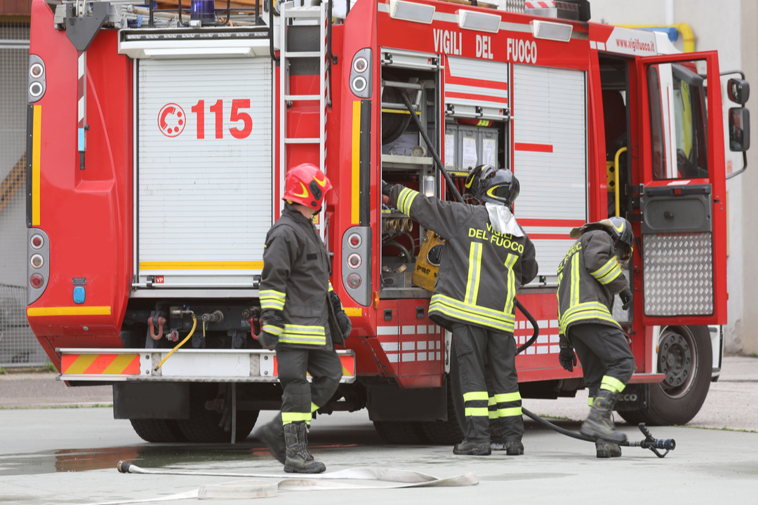 Incendio in un appartamento di Stradella: palazzina evacuata ma nessun ferito