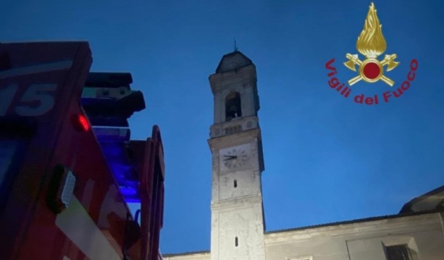 Maltempo nel Pavese: fulmine colpisce il campanile della chiesa di Gambolò