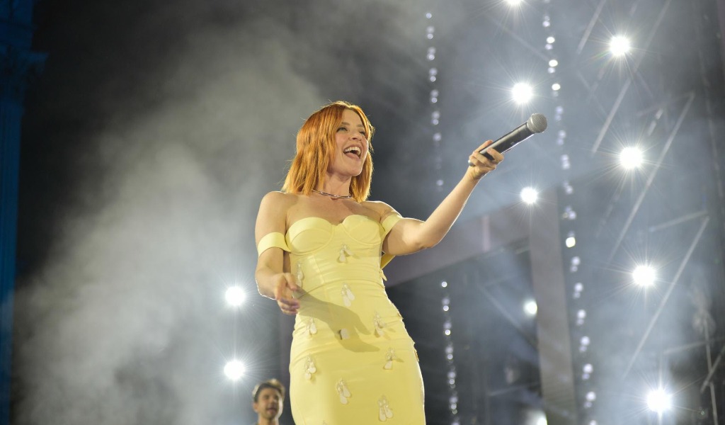 Noemi porta il live 2026 a Vigevano: in scaletta anche il nuovo singolo “Tu cosa fai questa sera”