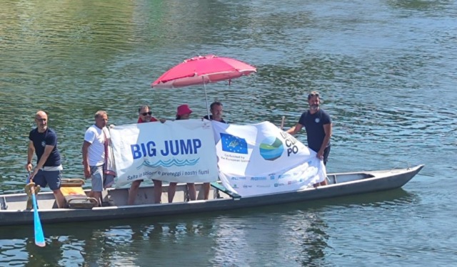 Veleni nel Ticino, l’allarme di Legambiente: lo stato chimico del fiume azzurro è “non buono”