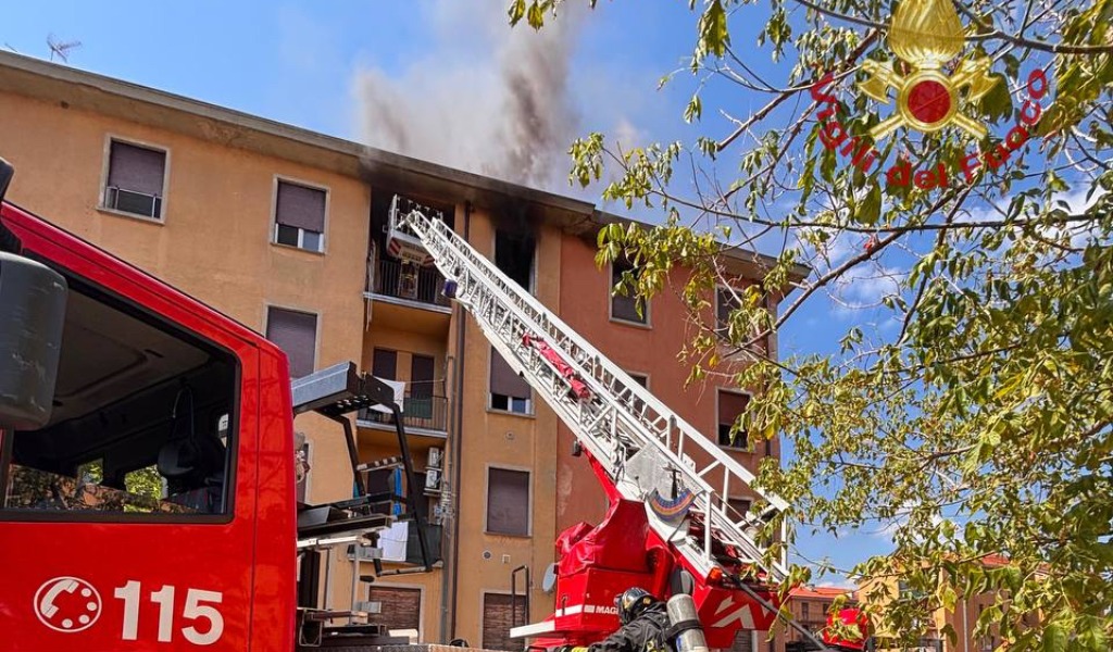 Incendio in casa Aler a Vigevano, 60enne muore carbonizzato nel suo appartamento
