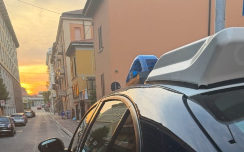 Incendio in villetta svela una serra di marijuana: due 40enni denunciati a Cava Manara